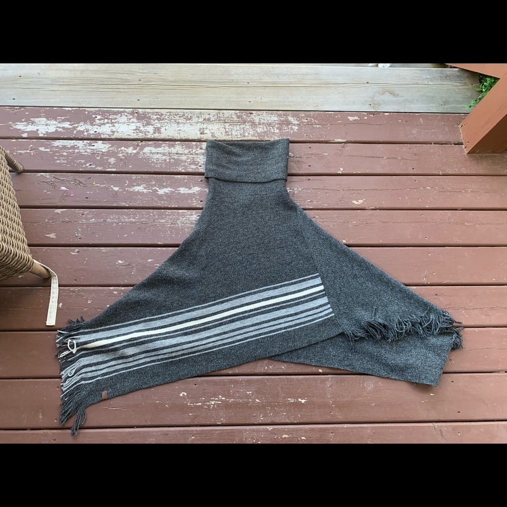 Roots poncho